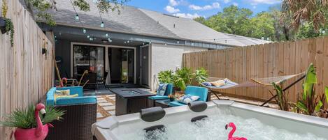 Apartment (3 Bedrooms) | Front of property