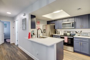 Apartment (3 Bedrooms) | Interior - 4 Mi to Atlantic Beach: Chic & Trendy Townhouse! (Atlantic Beach)