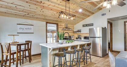Fish Sam Rayburn! Secluded Cabin w/ Deck & Grill