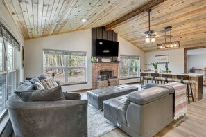 House (2 Bedrooms) | Interior - Fish Sam Rayburn! Secluded Cabin w/ Deck & Grill (Brookeland)