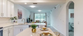 Play & Stay: 1st Floor Ava Maria Condo!