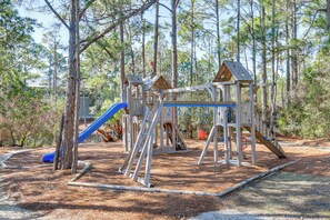 House (4 Bedrooms) | Interior - 1 Mi to Shore! 30A Beach Retreat w/ Porches (Santa Rosa Beach)