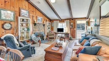 House (3 Bedrooms) | Depan hartanah