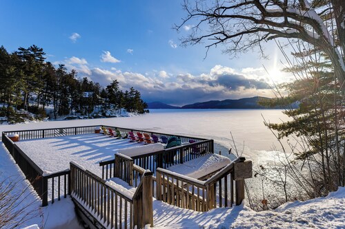 Year-round Fun in Putnam Station: Lakefront Home!