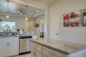 House (3 Bedrooms) | Interior