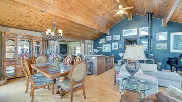 House (4 Bedrooms) | Interior