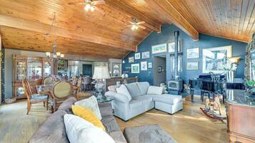 House (4 Bedrooms) | Interior