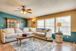 Interior - Fire Pit & Deck: Pet-friendly Luthersville Home! (Luthersville)