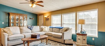 Fire Pit & Deck: Pet-friendly Luthersville Home!