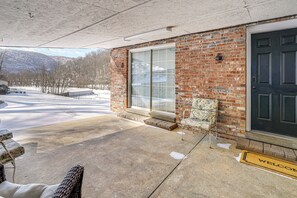 Interior - 1/2 Mi to Kanawha River: Quiet Escape w/ Patio (Belle)