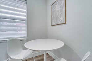 Apartment (0 Bedroom) | Interior - Walk to Main Ave & Soap Lake! Pet-friendly Studio (Soap Lake)