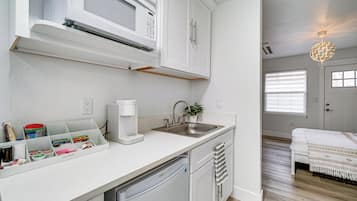 Apartment (0 Bedroom) | Interior