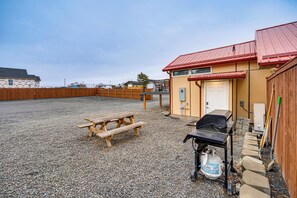 Apartment (0 Bedroom) | Interior - Walk to Main Ave & Soap Lake! Pet-friendly Studio (Soap Lake)