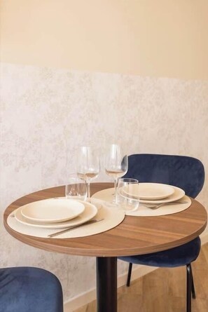 Dining - Studio Climatisé & Équipé – 20 min de Paris Centre (Le Pré-Saint-Gervais)