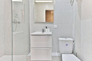 Shower, hair dryer, shampoo - Studio 15m² avec clim – Pratique et fonctionnel (Le Pré-Saint-Gervais)