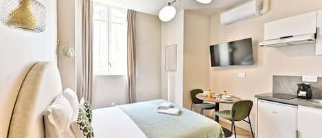 BĂŒgeleisen/BĂŒgelbrett, WLAN, BettwĂ€sche