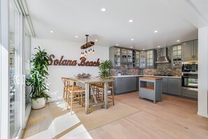 Dining - Amazing Sea view from all the windows in the house, private staircase to beach (Solana Beach)