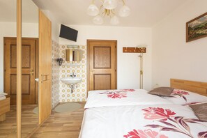 4 bedrooms, WiFi, bed sheets