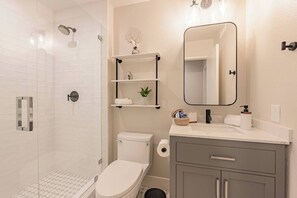 Shower, hair dryer, towels - Spacious 3BR Retreat  | Pool, Tennis & Easy Access to San Diego Attractions (San Diego)