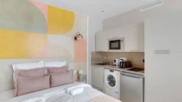 Iron/ironing board, WiFi, bed sheets