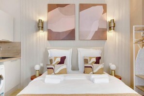 Room - Modern & cozy studio - Neuilly  Share  Save (Neuilly-sur-Seine)