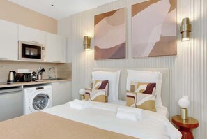 WiFi - Modern & cozy studio - Neuilly  Share  Save (Neuilly-sur-Seine)