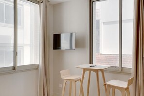 Dining - Cocon climatisé confortable – Neuilly (Neuilly-sur-Seine)