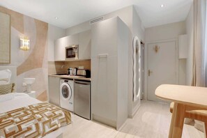 Iron/ironing board, WiFi, bed sheets - Havre climatisé au cœur de Neuilly (Neuilly-sur-Seine)