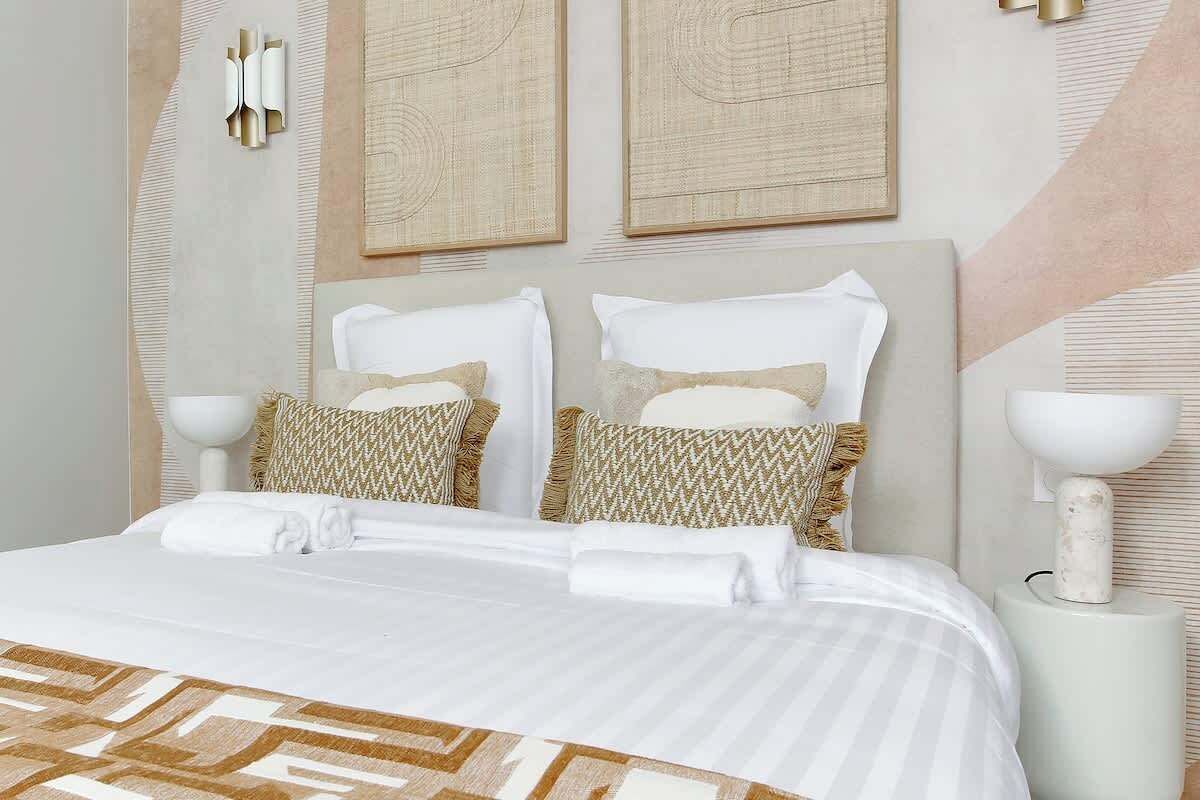 Iron/ironing board, WiFi, bed sheets