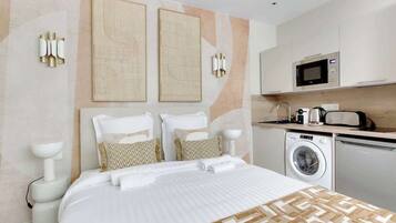 Silitysrauta/-lauta, Wi-Fi, vuodevaatteet