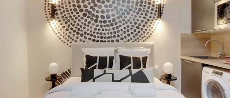 Iron/ironing board, WiFi, bed sheets