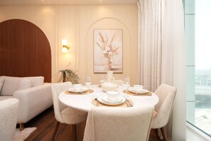 House - Inviting 1BR at Opal Tower (Dubai)