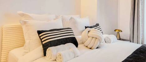 Iron/ironing board, WiFi, bed sheets