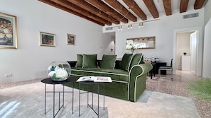 TV - Sensale Prestige Canal View (Venecia)
