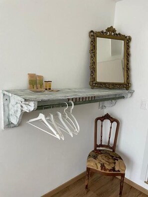 Deluxe Double Room, Partial Sea View | Interior