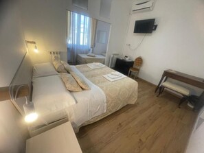 Habitació triple Comfort, vistes a la ciutat | Wifi gratuïta 