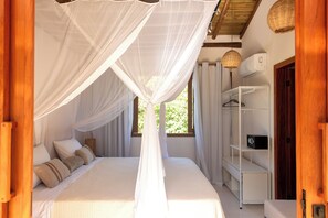 Deluxe House, Pool View | Desk, free cribs/infant beds, travel crib, free WiFi - Casa Villamar25 (Porto Seguro)
