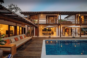 Casa Deluxe, vista a la alberca | Alberca | Alberca al aire libre 