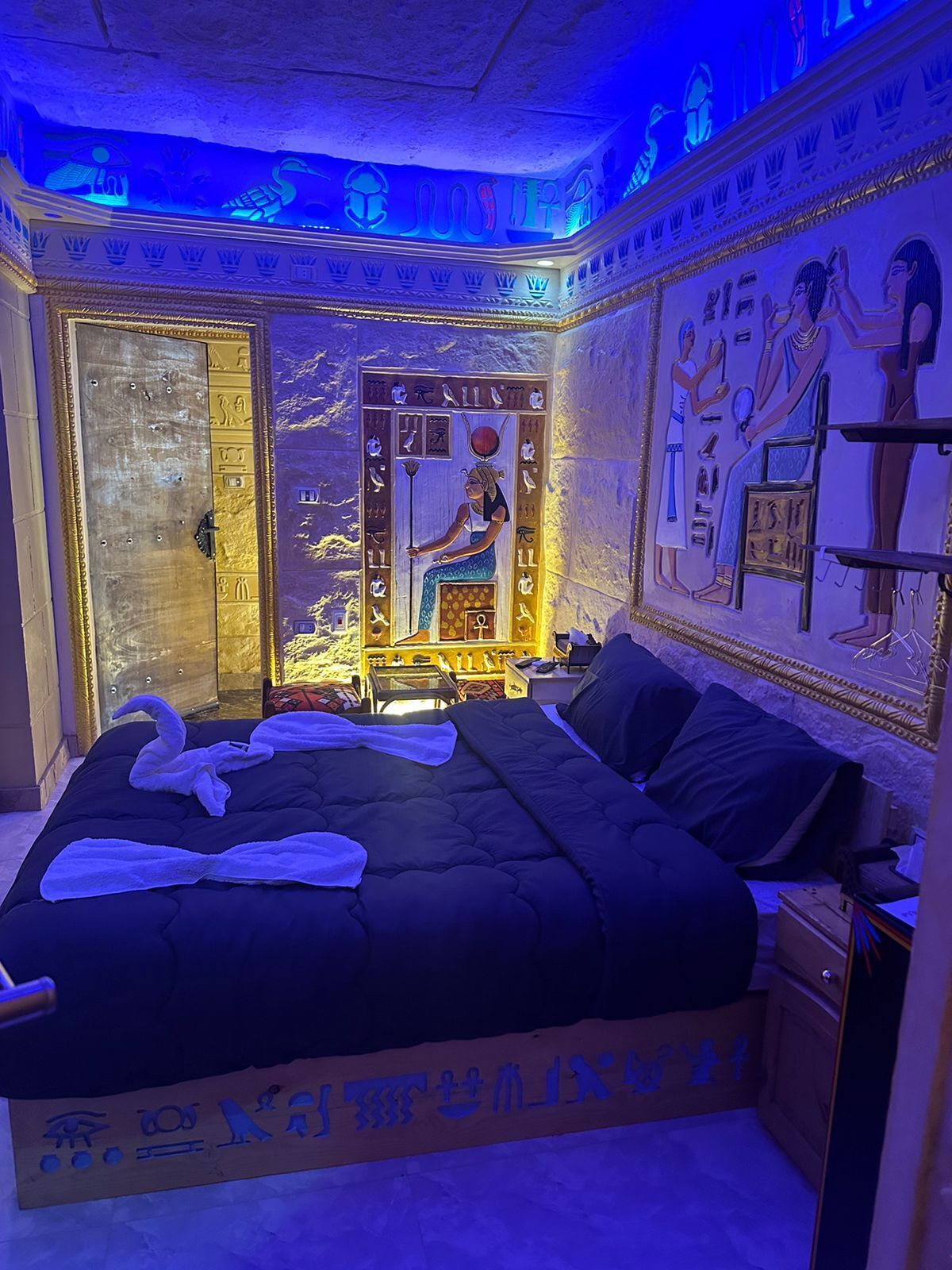 Laptop workspace, free WiFi