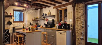 13th Century Home near Paris, Orly, Massy, Versailles, A6 & transport RER C, T12