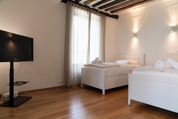 3 bedrooms, desk, iron/ironing board, travel cot