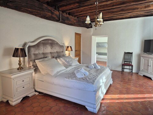 13th Century Home near Paris, Orly, Massy, Versailles, A6 & transport RER C, T12