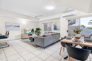 Apartment | 3 bedrooms - Zen Dockside Point Marina View - Patio - Parking (Darwin)