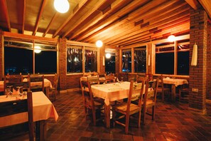Dining - ZONDELA HOUSE (Arusha)