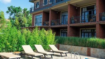 8 piscinas al aire libre