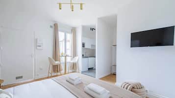 Iron/ironing board, WiFi, bed sheets