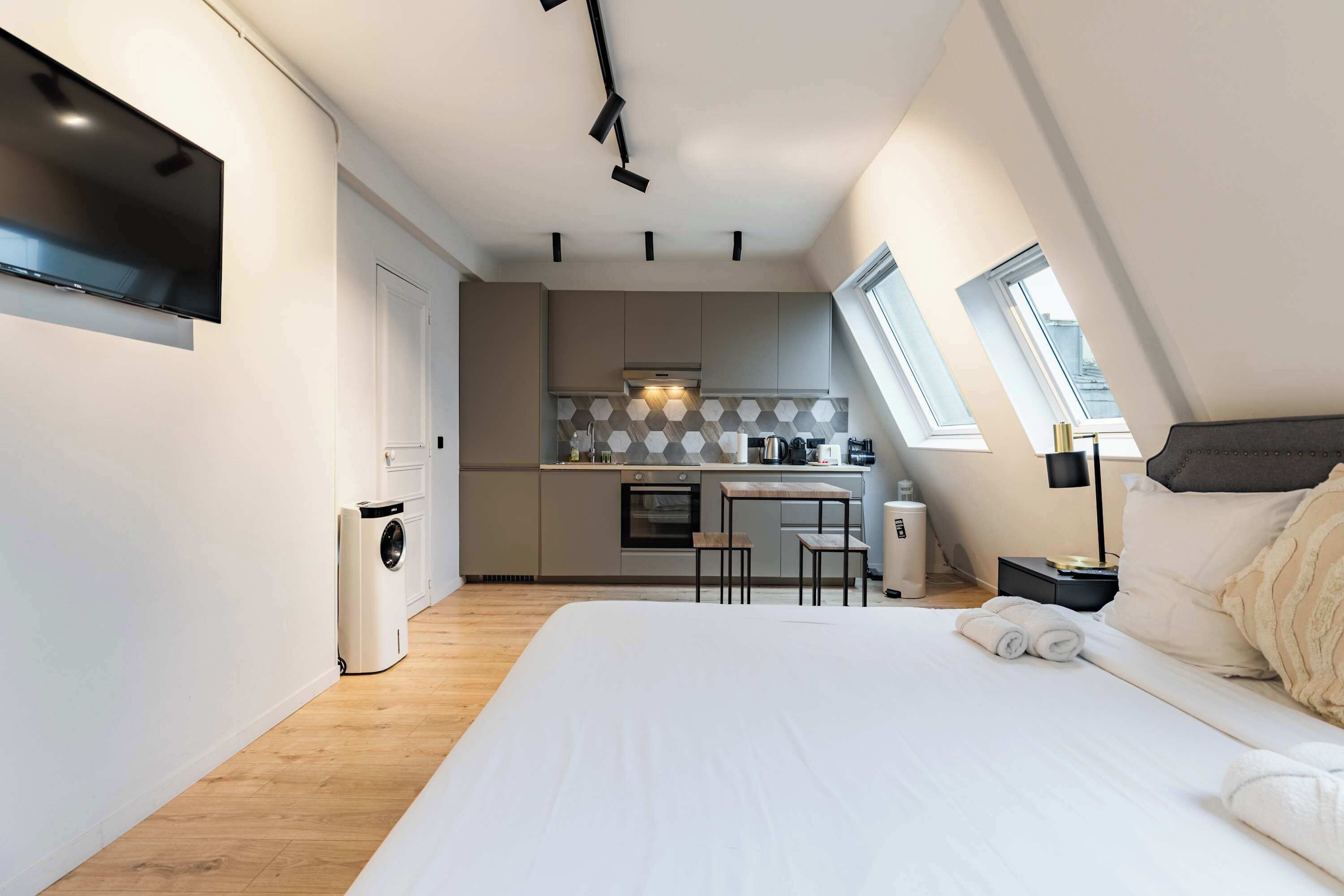 Iron/ironing board, WiFi, bed sheets