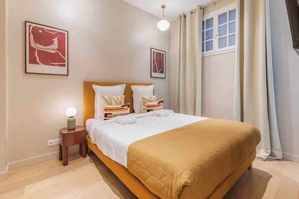 3 habitaciones, tabla de planchar con plancha, wifi y ropa de cama 