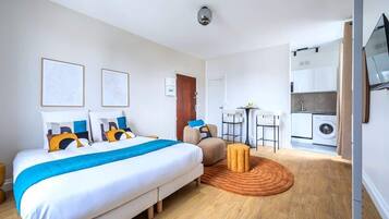 Iron/ironing board, WiFi, bed sheets