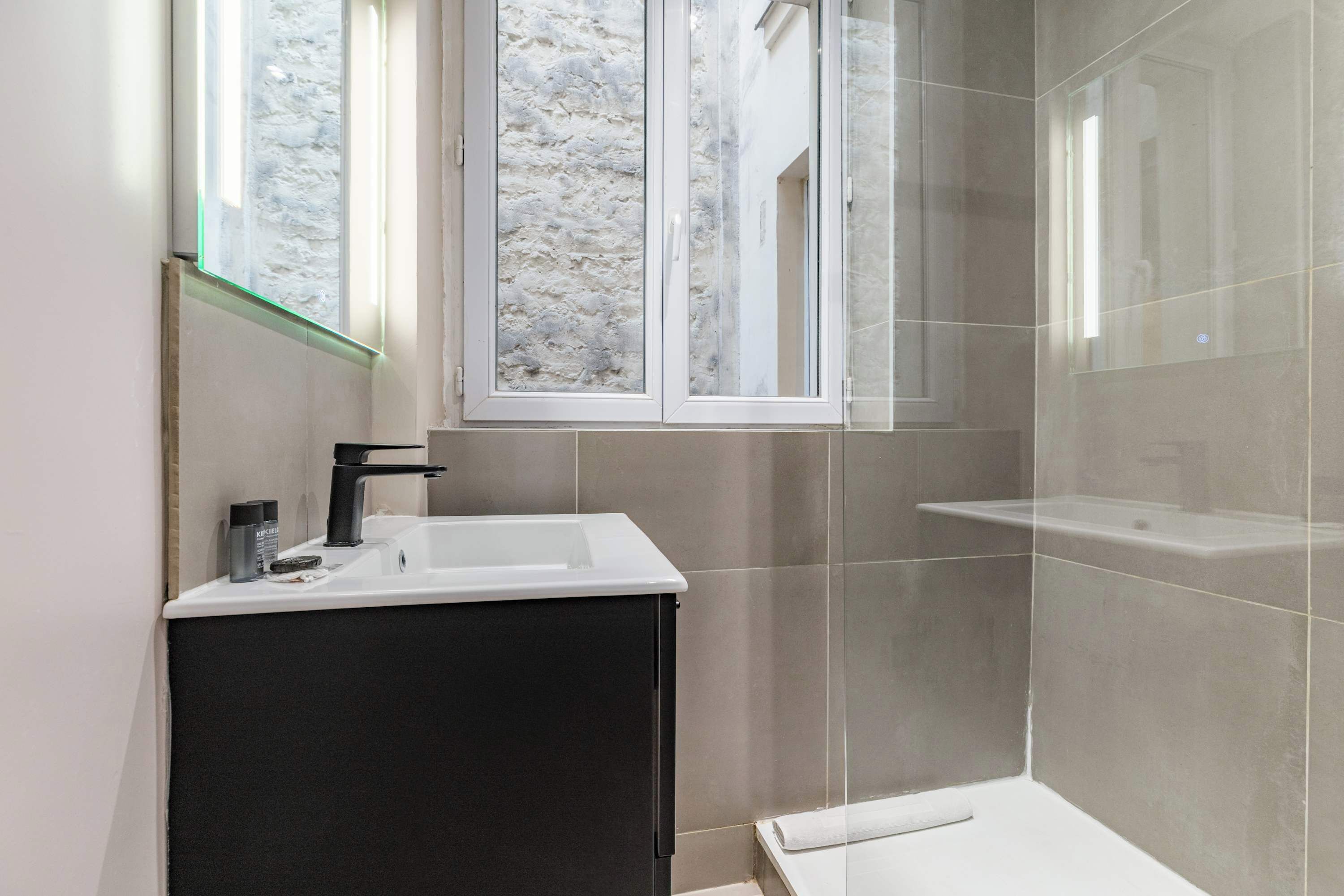 Dusche, Haartrockner, Shampoo